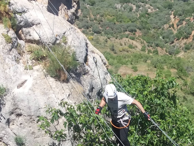  Passage durch die Comares Klettersteig